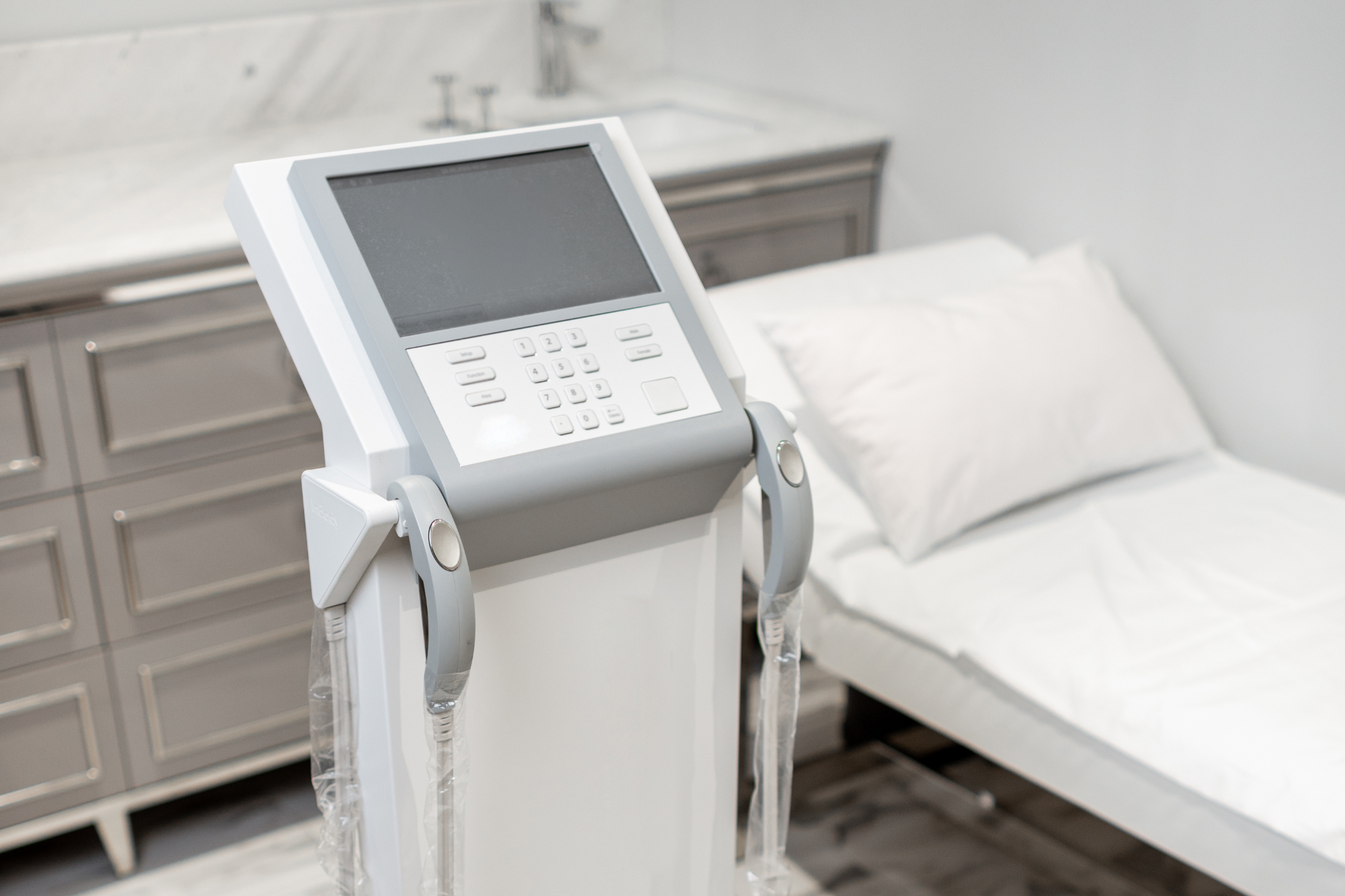 What is an InBody scan? A close-up shot shows an InBody scan device in a bright, clean exam room.